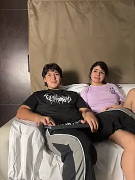 EmilyAndAndrew's cam snapshot