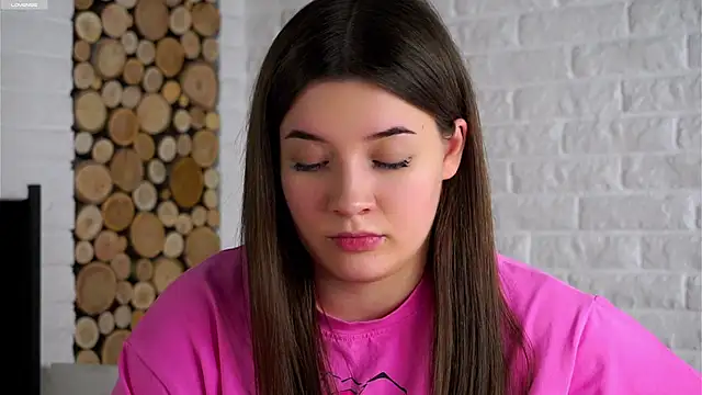 LowOncoming live sex cam