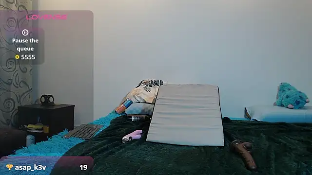 RaivenMoon_'s cam snapshot