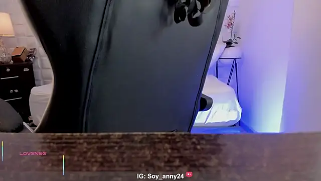 anny_rouse24's cam snapshot