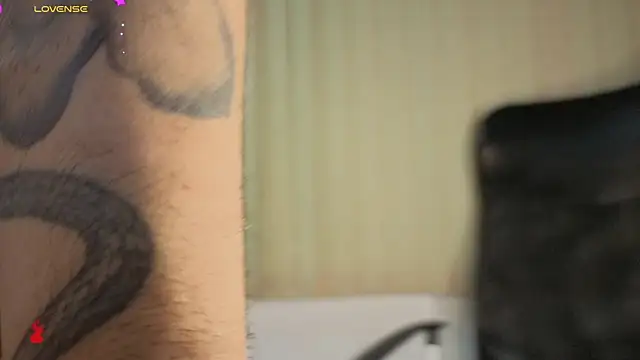 Apolo_lux1 live sex cam