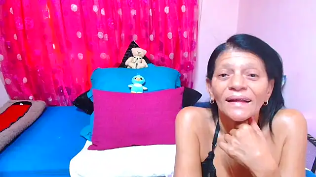 SLUTTYROXY live sex cam