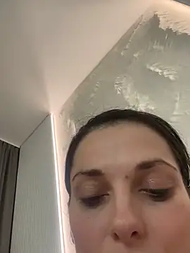 EllyLynn's cam snapshot