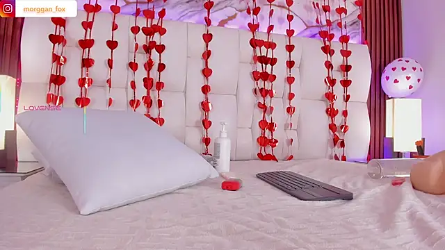 Morggan_Fox_'s cam snapshot