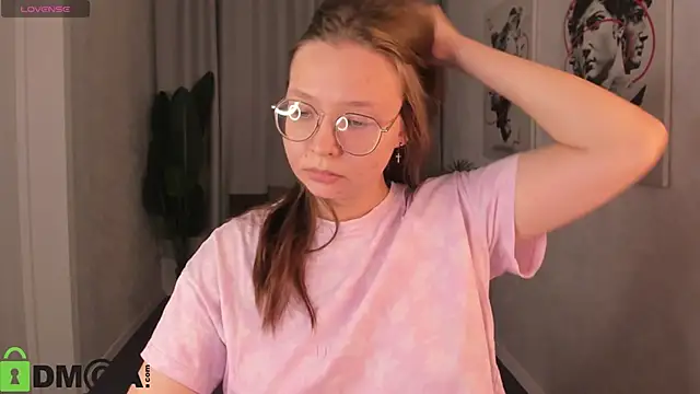 Nuura_Moore's cam snapshot