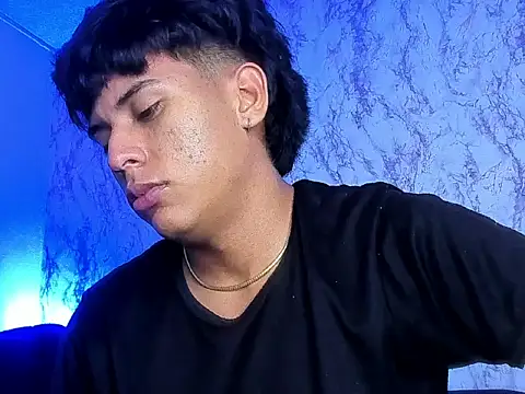 Valentino_Lane live sex cam