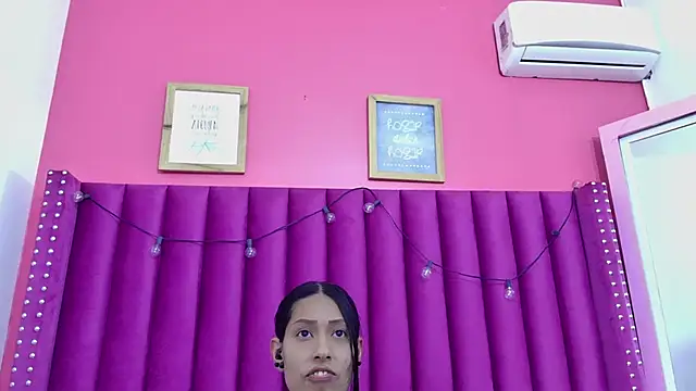 yourcuteneighbourr's cam snapshot