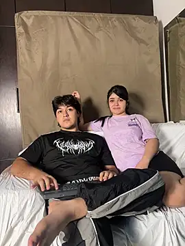 EmilyAndAndrew's cam snapshot