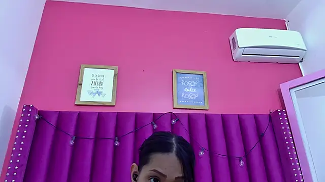 yourcuteneighbourr's cam snapshot