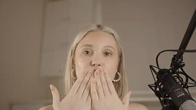 KessyPlaudis live sex cam