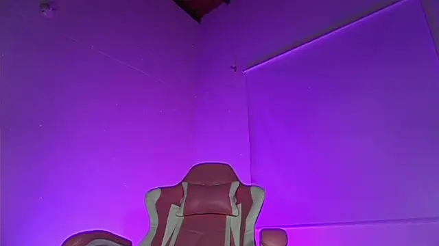 little-Emma's cam snapshot