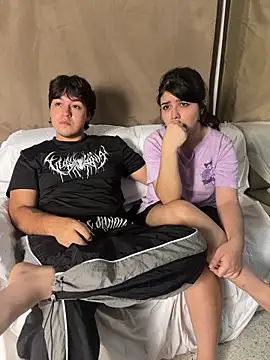 EmilyAndAndrew's cam snapshot