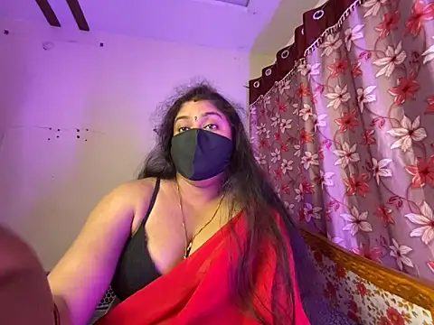 LouleyRanii live sex cam