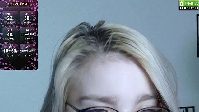 Megan_Lora's cam snapshot