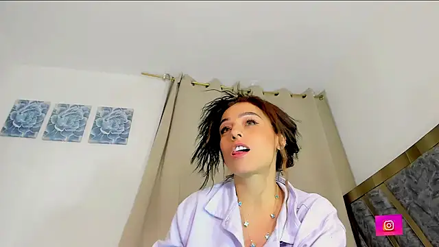 Ariadna-07 live sex cam