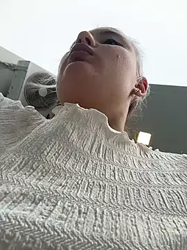 VineraSweet live sex cam