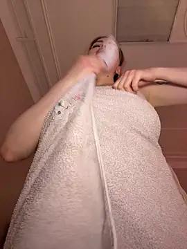 HugeBoobsAlice's cam snapshot