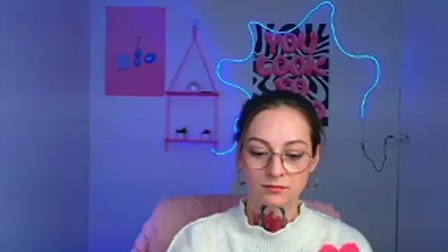 Esmi_Winter's cam snapshot