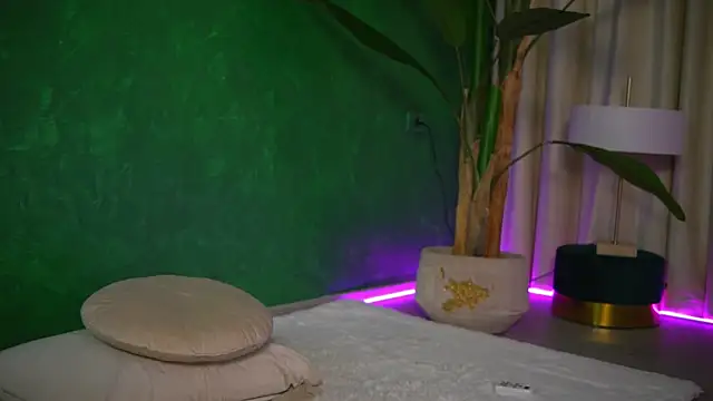 FoxieJullia's cam snapshot