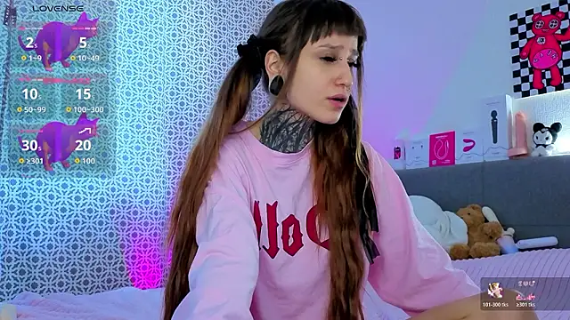 LilithPoison live sex cam