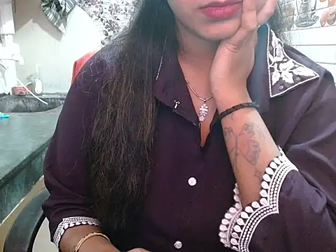 LovingPihu's cam snapshot