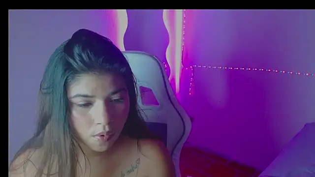 Charlothe_18's cam snapshot