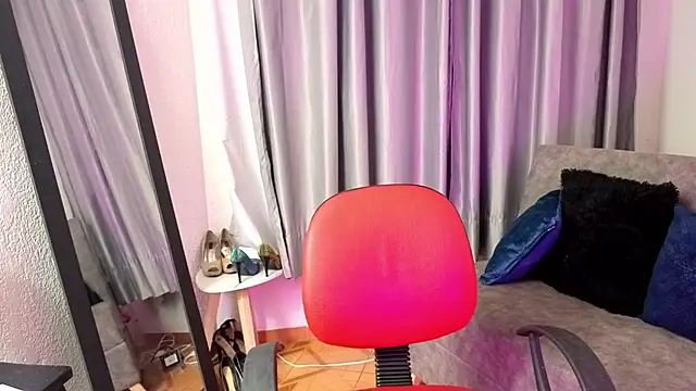 TiinaJonus_'s cam snapshot