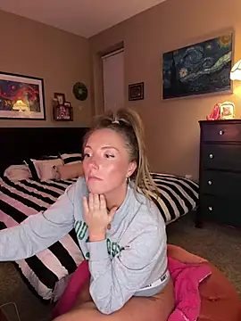 misspollypeach's cam snapshot