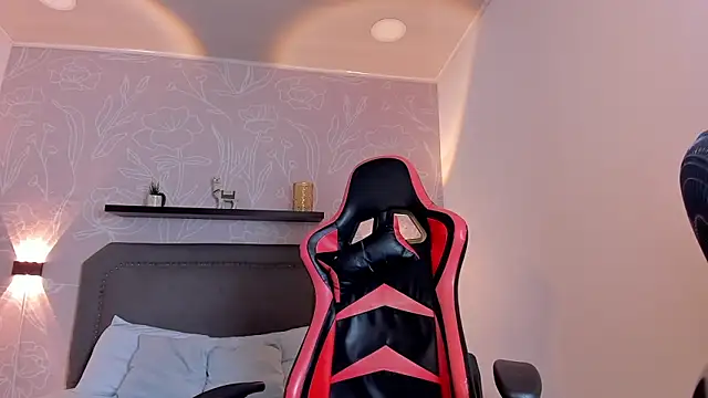 clara_luu_'s cam snapshot