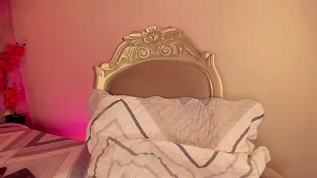 ScarletBlooml's cam snapshot