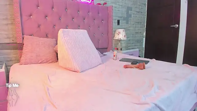 YazminJenner's cam snapshot