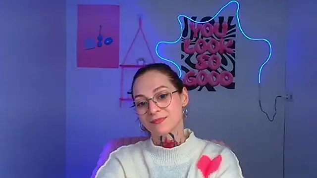 Esmi_Winter's cam snapshot