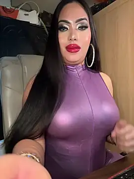 BigDominaMia live sex cam