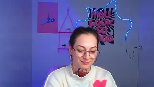 Esmi_Winter's cam snapshot