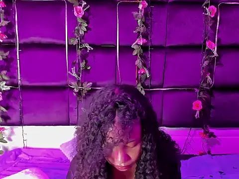 Lunaa_Brunettee's cam snapshot