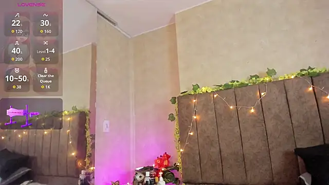 LanaMills_'s cam snapshot