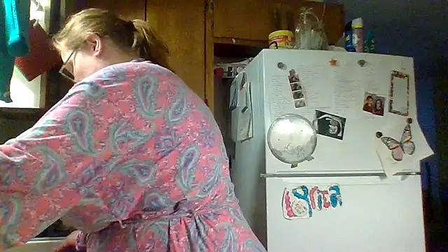 ScrawburryBBW's cam snapshot