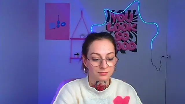 Esmi_Winter's cam snapshot