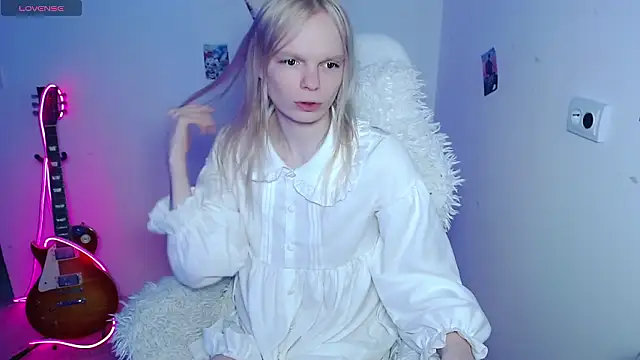 Emily_Nyaffee live sex cam