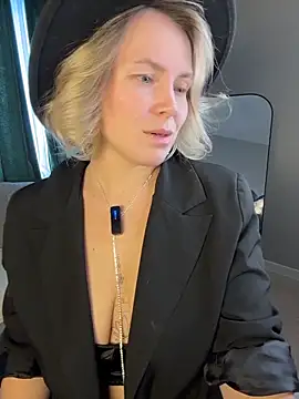 Charming_Daphny's cam snapshot