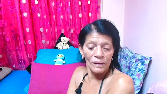 SLUTTYROXY live sex cam