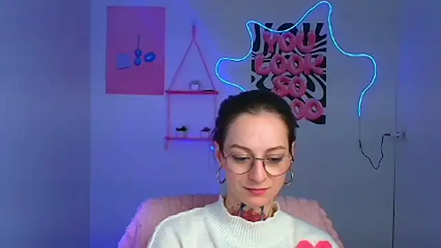 Esmi_Winter's cam snapshot