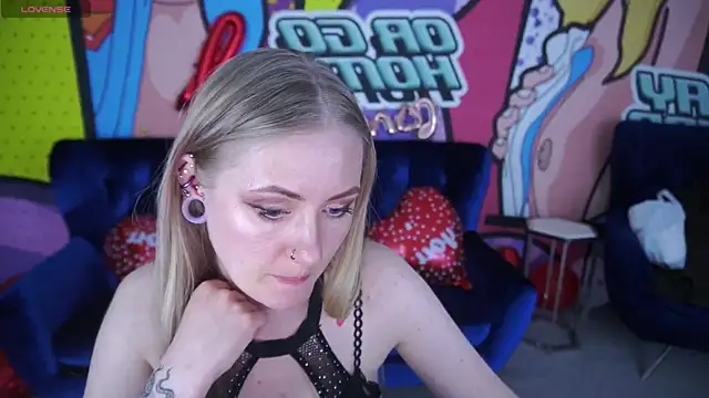 DramaQuenns's cam snapshot