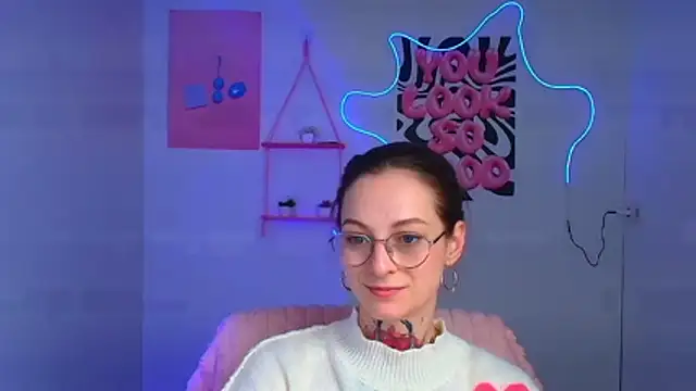 Esmi_Winter's cam snapshot