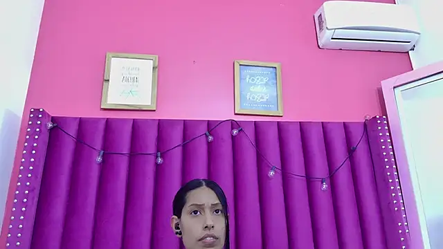 yourcuteneighbourr's cam snapshot