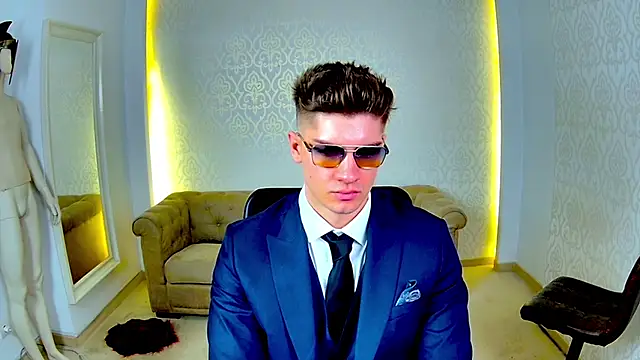 MaxKaiden live sex cam