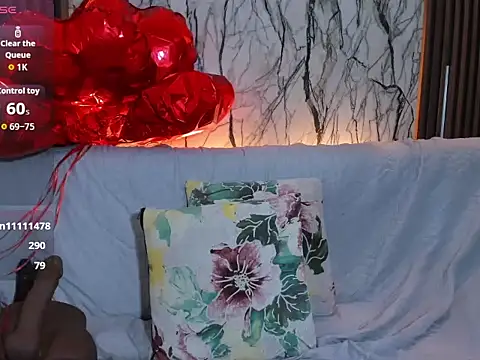 Pauline_Fox's cam snapshot