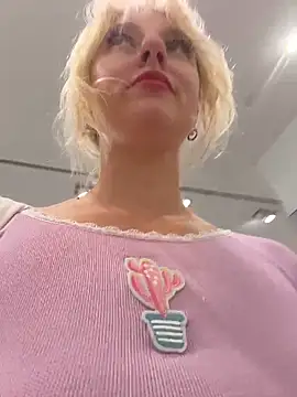 RonnieKiss live sex cam