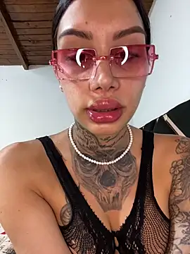 Zaratattoox live sex cam