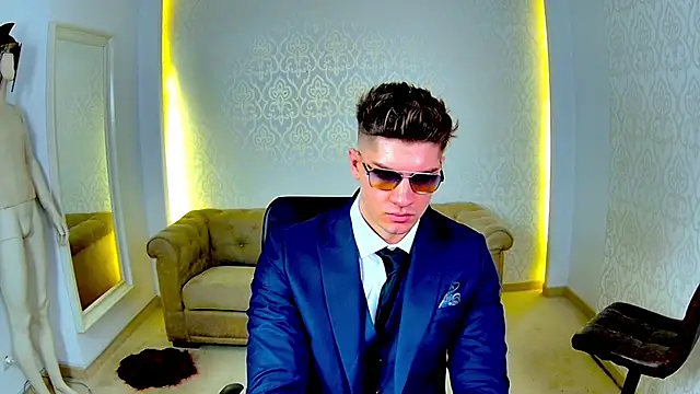 MaxKaiden live sex cam